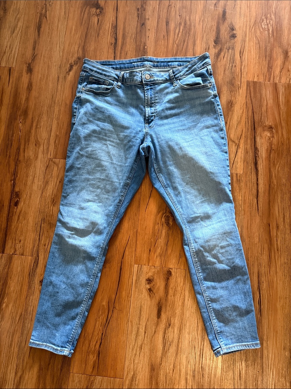 Old Navy - Rockstar Super Skinny Midrise 14 Short